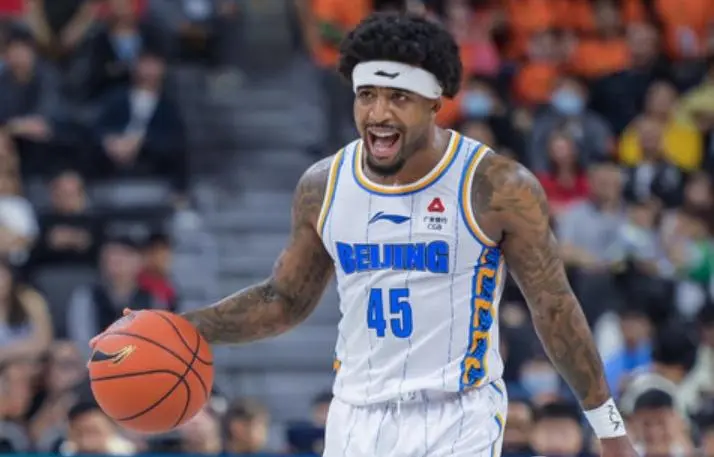 里昂清晨篮板制胜，志在CBA季后赛名次提升，更衣室稳定，年轻球员得到机会的简单介绍