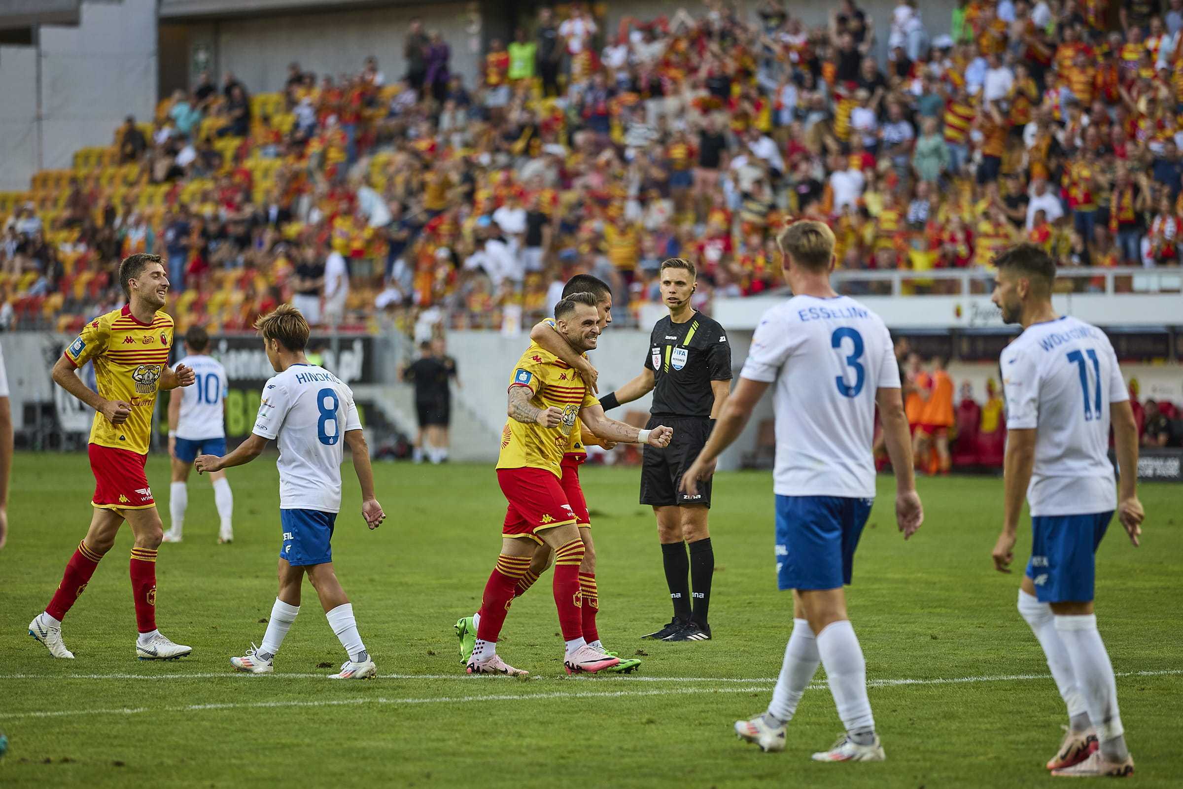 欧冠赛前再迎强敌；山东泰山外线爆发；主帅态度——引发热议；球探报告显示潜力 