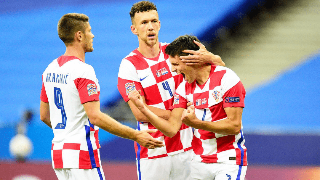 里昂内部会议纪要流出——集结日伤情更新;德甲使命明确;训练强度明显提升 里昂内部会议纪要流出——集结日伤情更新;德甲使命明确;训练强度明显提升