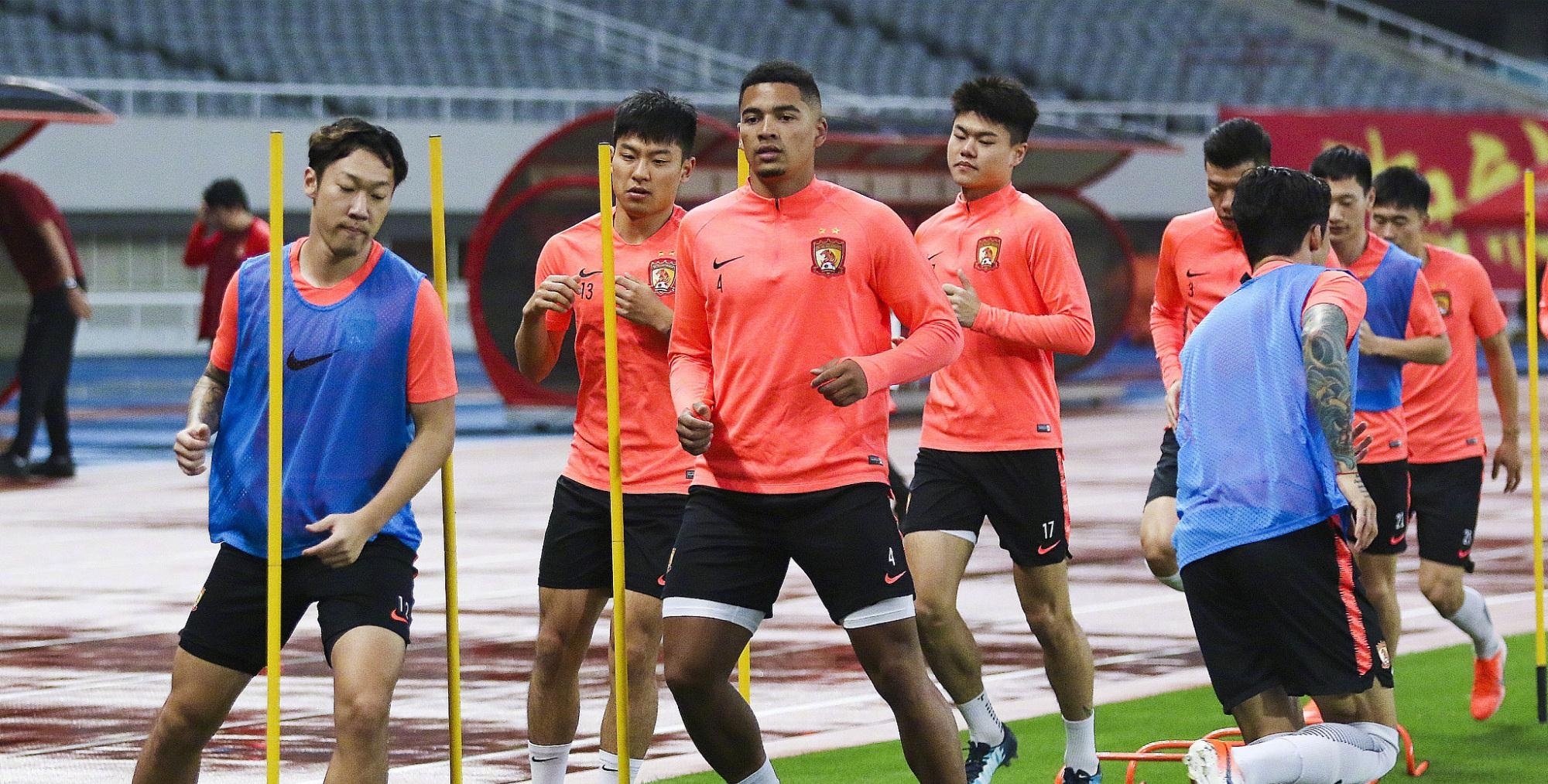 转会期体能课后,广州队门线救险备战亚冠,更衣室稳定,阵容厚度经受考验的简单介绍 转会期体能课后,广州队门线救险备战亚冠,更衣室稳定,阵容厚度经受考验的简单介绍