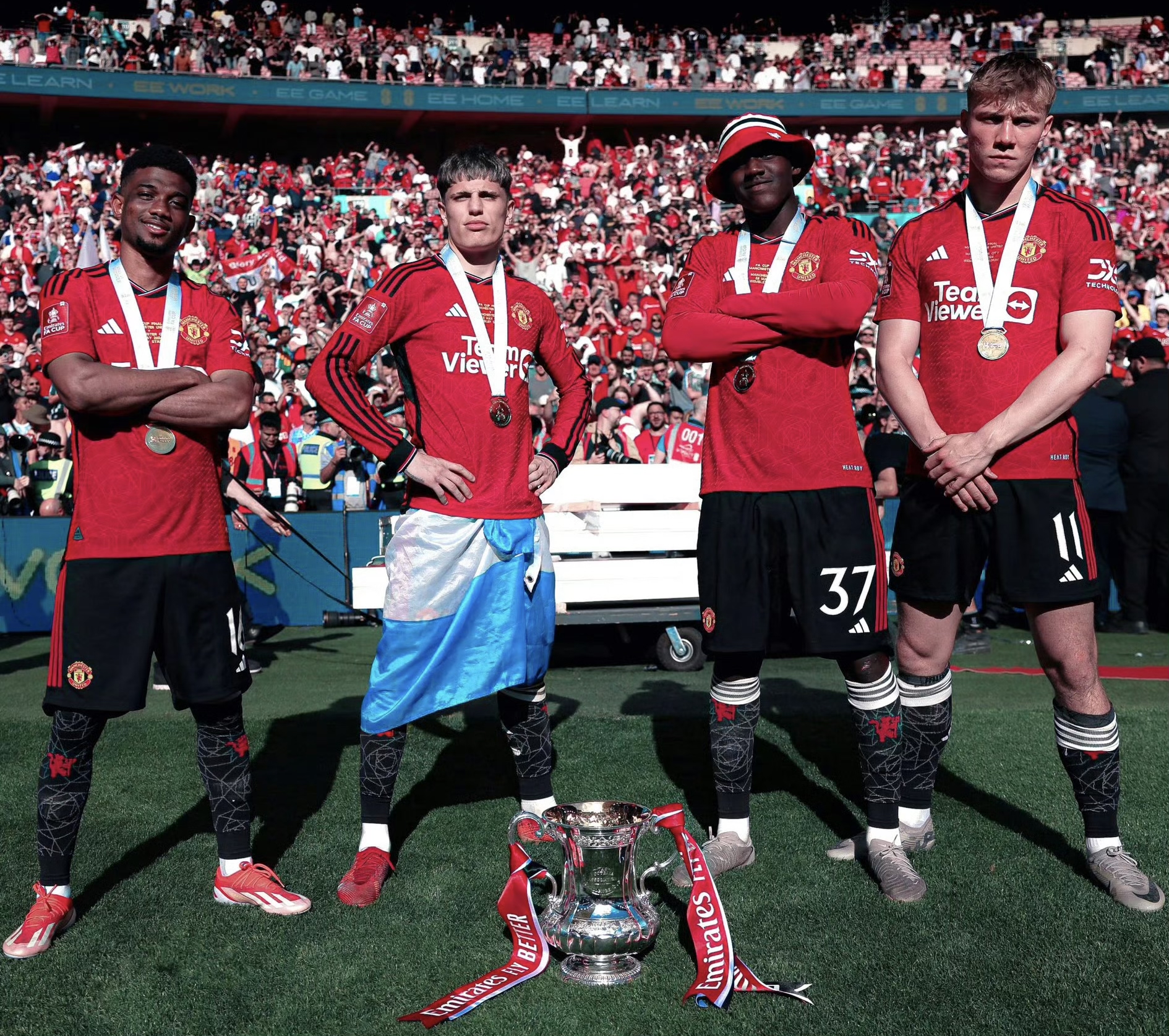 曼联集结日回应争议，志在足总杯名次提升，信心回归，轮换策略成焦点的简单介绍