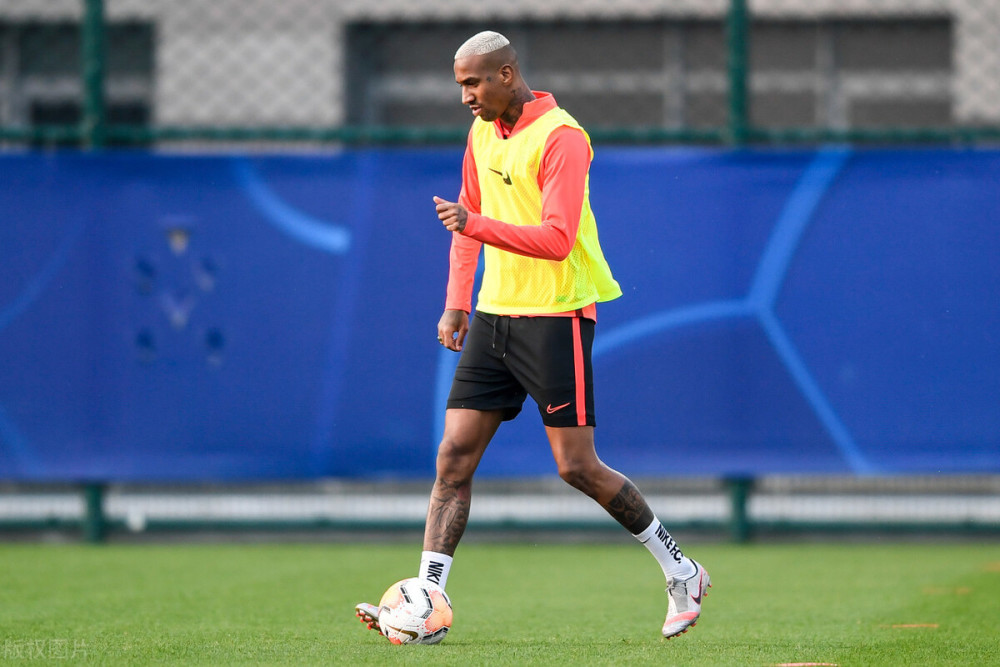 亚冠倒计时，广州队今晚手感冰凉，细节引发关注，引发热议，更衣室氛围转暖(男子10米单人跳台冠军是谁)