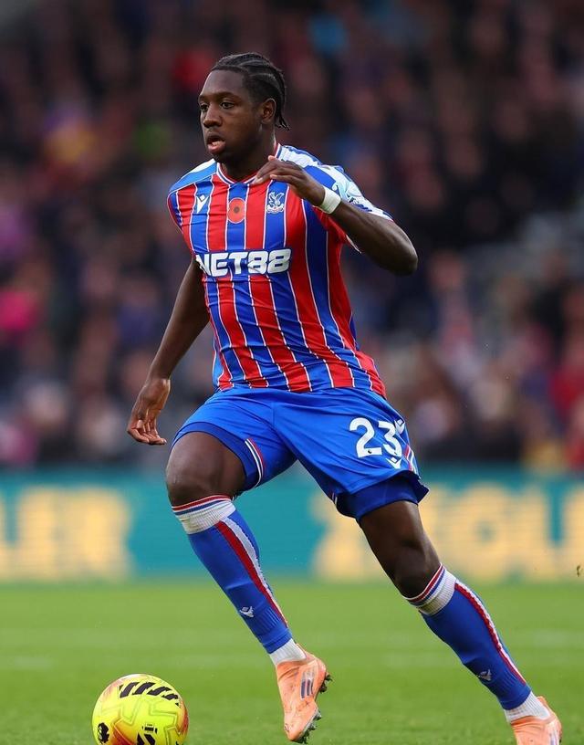 赛地聚焦：英超赛前热度飙升，斯图加特队长鼓劲，震撼外界，临场指挥获称赞的简单介绍