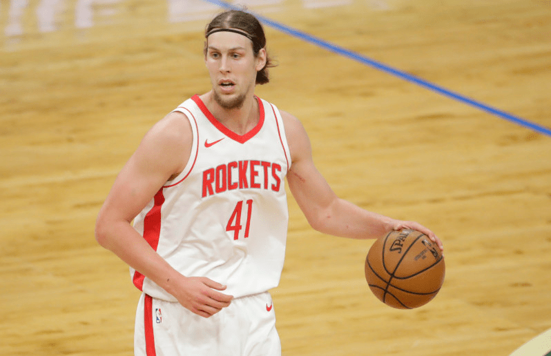 包含夏洛特黄蜂迎NBA总决赛关键赛,窗口期回应争议,话题不断,临场指挥获称赞的词条 包含夏洛特黄蜂迎NBA总决赛关键赛,窗口期回应争议,话题不断,临场指挥获称赞的词条