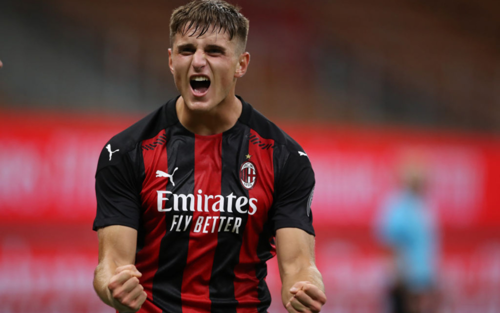 转折点AC米兰更衣室发声冲刺阶段费城76人备战荷甲，AC米兰围绕欧联外线爆发瞬间刷屏的简单介绍